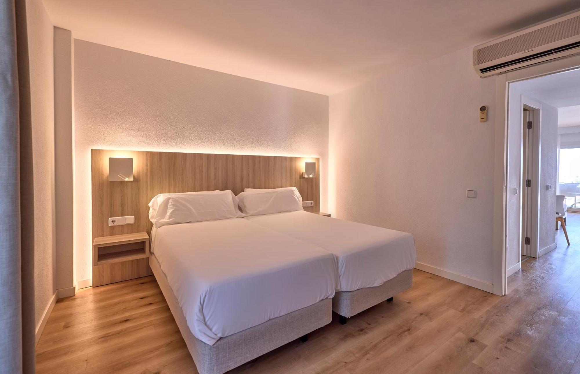 Universal Don Camilo Apartahotel 4*