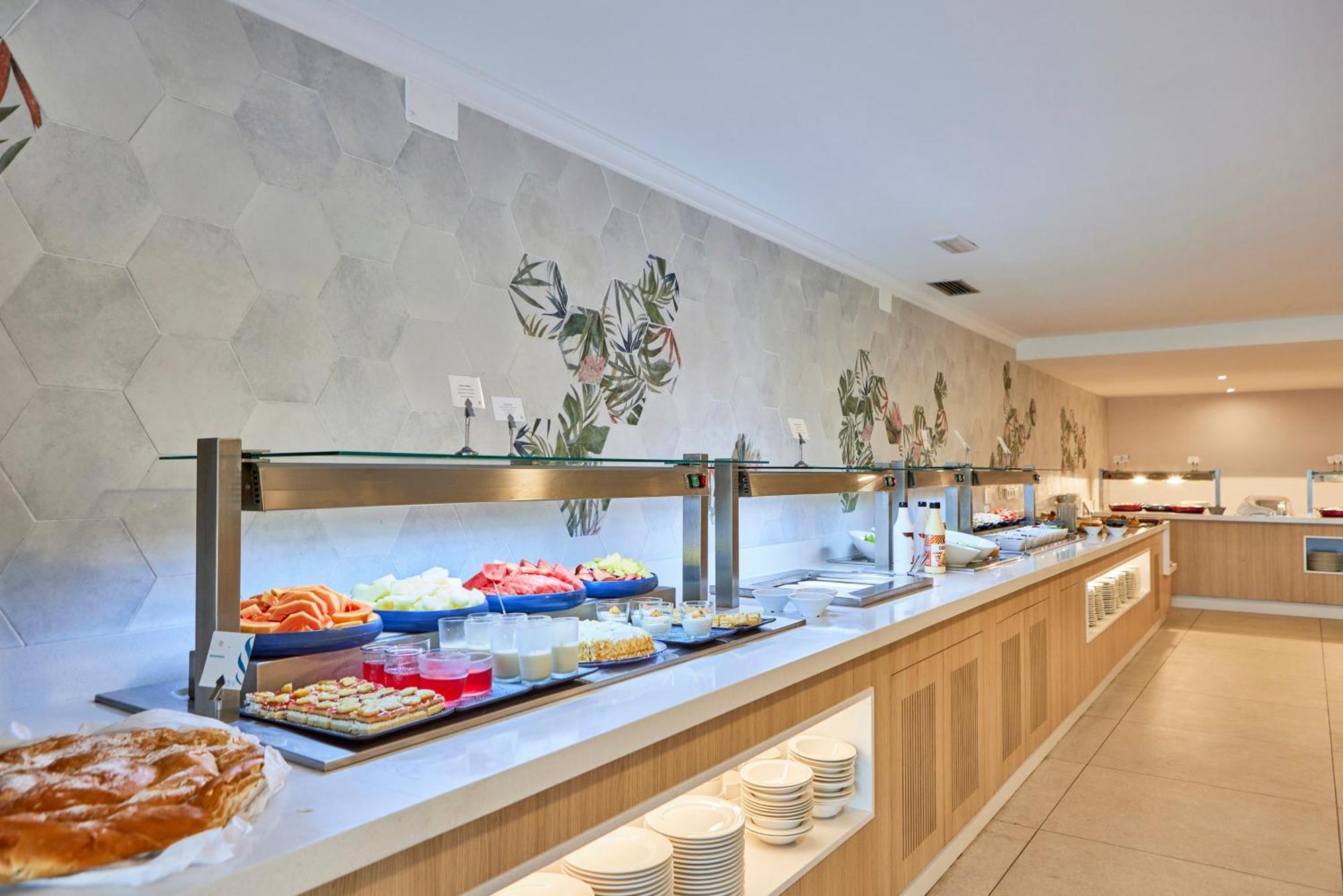 Universal Don Camilo Aparthotel 4*